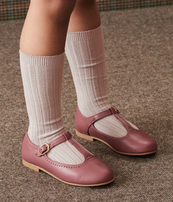Pale Pink Ribbed Knee High Girl Socks | La Coqueta